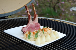 Lamsrack met risotto, zeekraal en witte asperges. Eet smakelijk